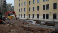 09.04.13 - Die ersten Bordsteine sind gesetzt