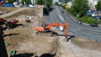 05.08.13 - EinTeil des Aushubs wird als Straenunterbau weiterverwendet.