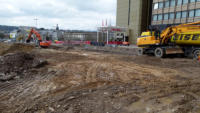 11.04.13 - Der alte Brgersteig. sowie der zwischengelagerte Bodenaushub wurden bereits abgefahren