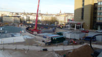 10.12.15 - Einbau der Fugngerbrcke vom Hotel zum Busbahnhof. Blick vom Parkplatz des Wuppertal-Institut.