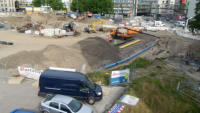 04.08.15 - Nun werden weitere Versorgungsleitungen verlegt.