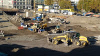02.11.15 - Der Straenunterbau wird eingeebnet.