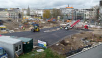 09.11.15 - Die erster Decke des Straenbelages wird eingebaut.