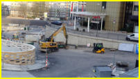 06.02.2018 - Die Straße wird von den Bauresten befreit.