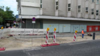 23.08.13 - Die ersten Bordsteine sind gesetzt.