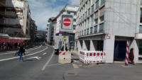 12.08.14 - Das Verkehrsschild wurde nach links versetzt. Die Bedeutung kennen leider viele Autofahrer nicht.