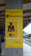 22.06.15 - Neue Logos auf Gleis 1 weisen den Weg zur Bahnpolizei.