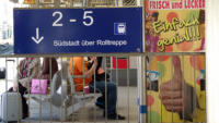 14.04.15 - Das Schild am Treppenabgang wurde durch ein neues ersetzt.