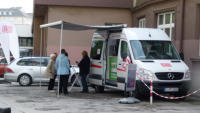 27.06.2012 - Die Kunden stehen im Regen