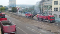 30.09.14 - Die alte Teerdecke wird zurckgebaut.