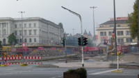 01.10.14 - Die Teerdecke wird abgefrst.