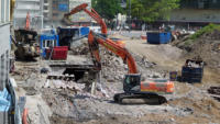 18.05.13 - Im Fahrbahnbereich der B 7 ist der Tunnel nun verschwunden.