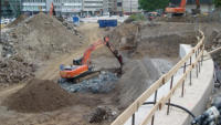 09.06.15 - Weitere Reste des alten Personnentunnels werden entfernt.