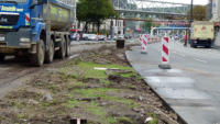 09.10.14 - Der Grnstreifen wird ausgebaut.