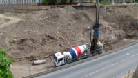 11.05.15 - Heute wurden die ersten Bohrpfhle im Bereich der neuen Brcke Sdstrae gesetzt. 