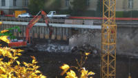 26.10.15 - der Rckbau des letzten Mauerteilsctck geht nun weiter.