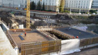 04.11.2015 - An der Brcke wird nun der Bewehrungsstahl eingebaut.