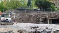 08.05.15 - Der beton zwischen den Stahltrgern wird nun entfernt.