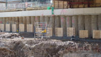 2015-05-13 -  Verschalungen fr die neuen Wandanker der Mauer