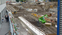 21.07.15 -Die Verschalung fr das neue Fundament des Mittelpfeiler der Fgngerbrcke.
