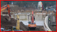 24.02.16 - Die Brckenwand wird nun abgedichtet.