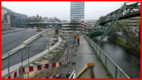 13.12.16 - Der Weg bekommt nun seine Beleuchtung.