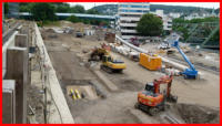 16.07.16 -  Links wurde der Unterbau hergestellt. Und der Verlauf der Sdfahrbahn abgesteckt.