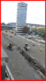 04.11.16 - Die Bordsteine fr den Mittelstreifen werden eingebaut.
