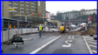 24.02.16 - Die Fahrbahndecke wird nun zerlegt.
