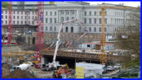18.04.16 - AN der Geschftsbrcke wurde wieder Betoniert. Blick vom Parkhaus Hofaue.