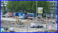 19.05.16 - ber den neu gestzten Bordsteine wurde eine prov. Uberfahrmglichkeit eingerichtet.