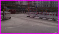 06.01.2016 - Das Wenden ist fr Fahrzeuge nun nicht mehr mglich. Der Verkehr in Richtung Osten verluft nun ber den neu erstellten Bereich der B/