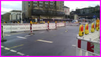 06.01.2016 - Das Wenden ist fr Fahrzeuge nun nicht mehr mglich. Der Verkehr in Richtung Osten verluft nun ber den neu erstellten Bereich der B/