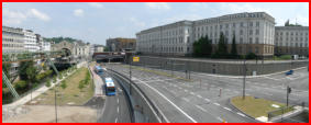 20.06.17 - Panoramaaufnahme. Die Busspur und die Einmndung wurden mit Markierungen versehen.