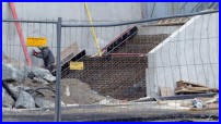 06.04.17 - Die Verschalung an der Treppe wird nun aufgebaut.