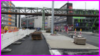 21.02.17 - Die Verkehrsinsel wurde komplett gepflastert.