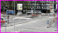 28.04.17 - Ein Groteil der  Asphalt-Verschleischicht wurde wieder auf der Kreuzung entfernt.