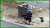 09.05.17 - Am Schaltkasten fr die Ampeln wird auch gewerkelt.