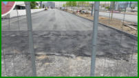 08.05.17 - Eine prov. Asphaltschicht wurde am Ausbauende eingebaut. Anfang Juni geht es hier weiter.