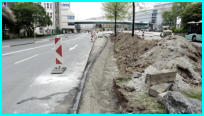 11.04.17 - Die Bordsteine sind hier bereits eingebaut.