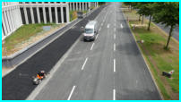29.06.17 - Die Lcken zwischen  den Bordsteinekanten  werden  geschlossen. Der Weg wurde mit Asphalt versehen. Das Pflastern kann jetzt beginnen.