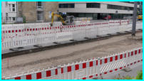 10.04.17 - Der neue Verlauf der Bordsteinkanten ist nun abgesteckt.