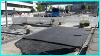 17.05.17 - Ein Gulli wurde gestern hier eingebaut, sowie ein Teil mit der ersten Asphaltschicht versehen.