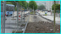 19.05.17 - Die Bordsteine liegen nun .