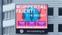 07.07.17 - Die Reklametafel leuchtet wieder.