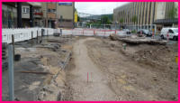 13.07.16 - Auf der B7 ist der Verlauf der Bordsteinkanten abgesteckt. Blick Richtung Kluse.