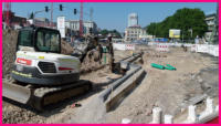 19.07.16 -  Die Bordsteine sind nun teilweise auch schon eingebaut.