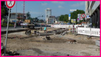 01.09.16 - An der Wesendonkstrae werden nun die Bordsteine gesetzt.