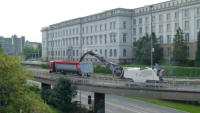 28.07.14 - Heute begannen die Rckbauarbeiten an der Busrampe. Zuerst wird der Straenbelag Rckgebaut.