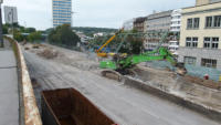 25.08.14 -  zur Zeit wird die Betonplatte ber dem Wupperseitenarm entfernt.